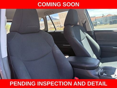 Used 2021 Toyota RAV4 LE w/ Carpet Mat Package (TMS) AWD/4WD image 12