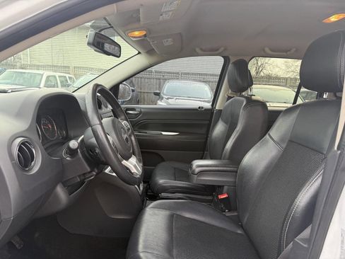 Used 2016 Jeep Compass Latitude image 11