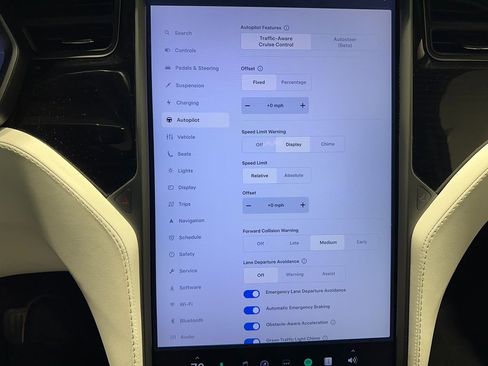 Used 2019 Tesla Model X image 34