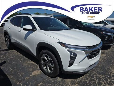 New 2025 Chevrolet Trax LT w/ Driver Confidence Package FWD image 1