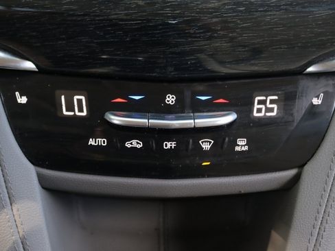 Used 2021 Cadillac XT6 Premium Luxury image 26