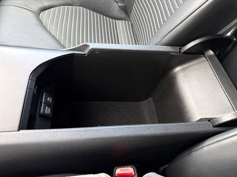 Used 2024 Toyota Camry SE FWD image 18