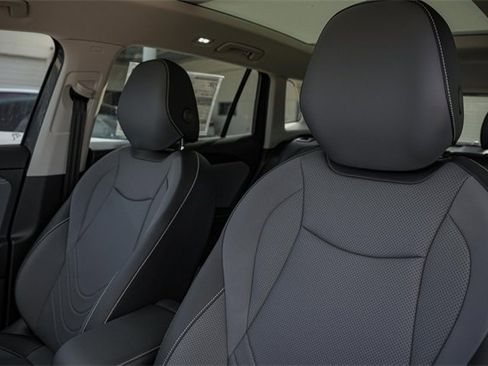 New 2025 Volkswagen Tiguan SE image 11