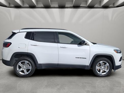 Used 2024 Jeep Compass Latitude AWD/4WD image 5
