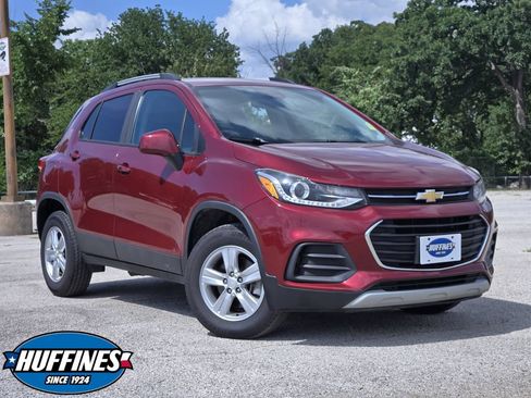 Used 2022 Chevrolet Trax LT w/ Driver Confidence Package AWD/4WD image 1
