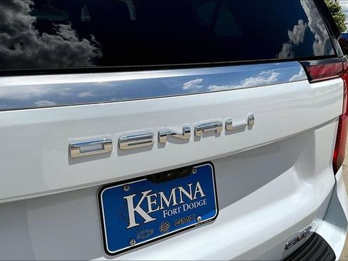 New 2026 GMC Yukon Denali w/ Denali Reserve Package AWD/4WD image 9