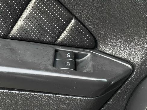 Used 2010 Ford Mustang Coupe image 28