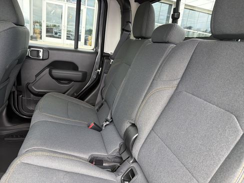 Used 2025 Jeep Gladiator Sport AWD/4WD image 20