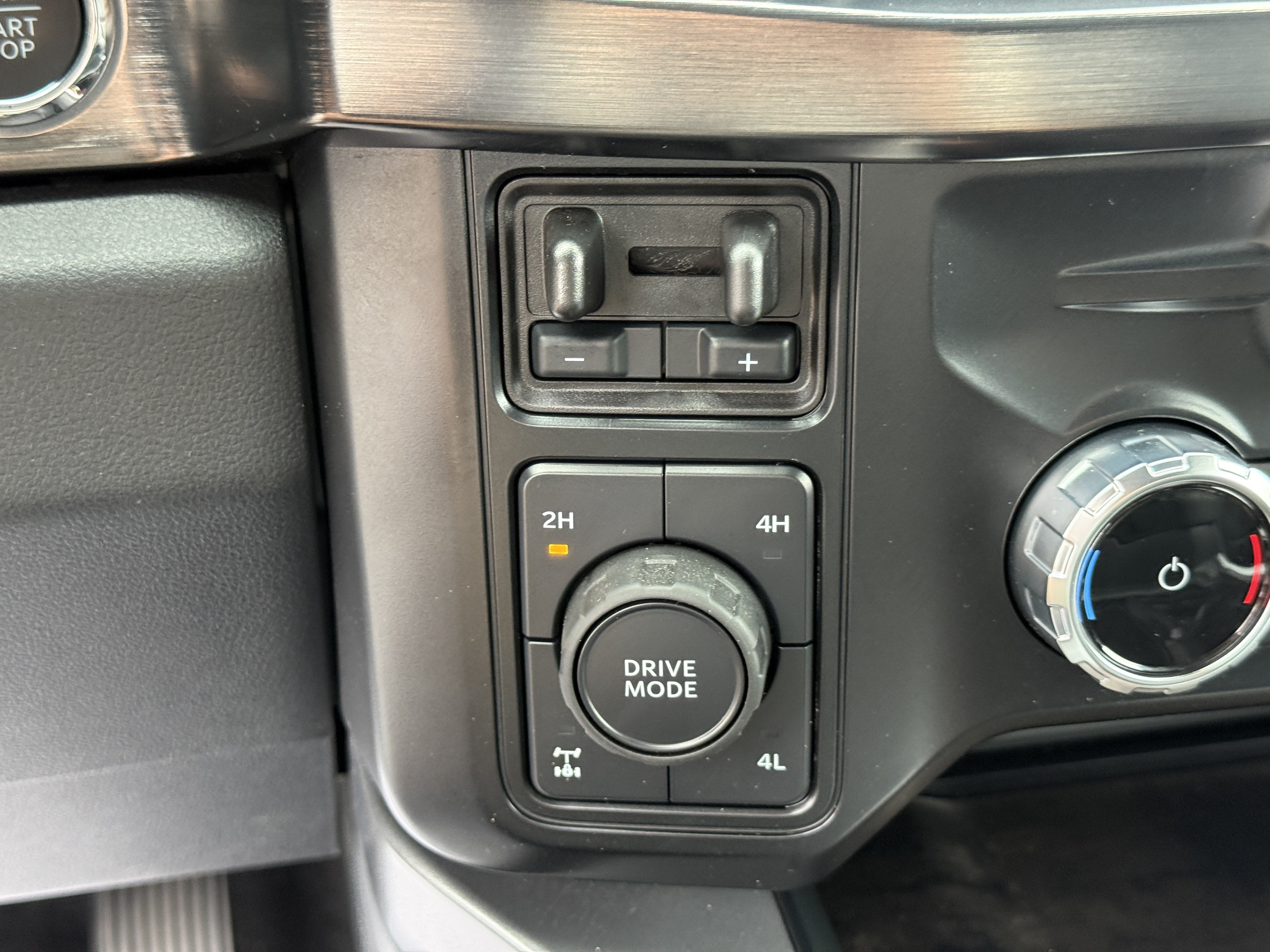 Certified 2024 Ford F250 Lariat w/ Sport Appearance Package AWD/4WD image 24