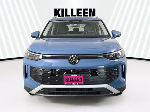 Used 2025 Volkswagen Tiguan SE FWD image 2