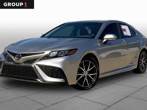 Used 2024 Toyota Camry SE w/ Convenience Package image 1