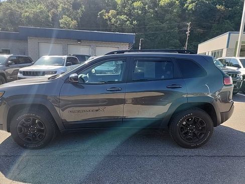 Used 2022 Jeep Cherokee Latitude w/ Sun & Sound Group AWD/4WD image 4