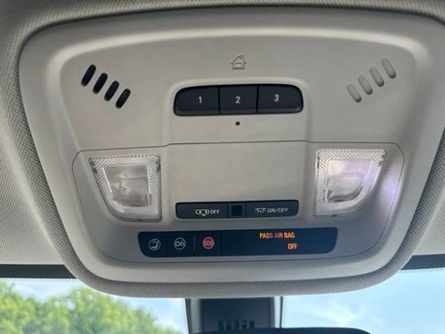 Used 2018 Chevrolet Traverse LT FWD image 21