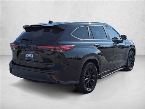 Used 2023 Toyota Highlander XLE image 5