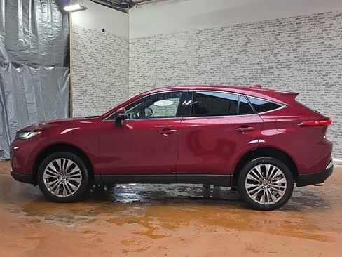 Used 2023 Toyota Venza Limited image 5