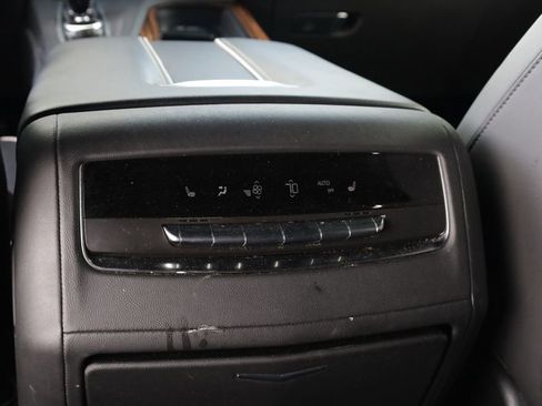 Used 2021 Cadillac Escalade Premium Luxury w/ LPO, Illumination Package image 17