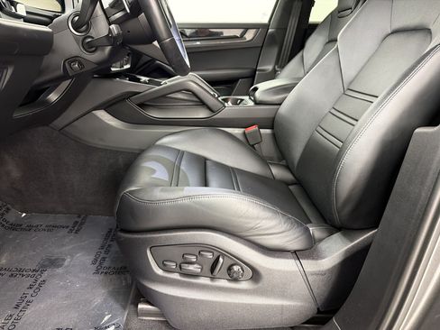 Certified 2024 Porsche Cayenne Turbo GT AWD/4WD image 5