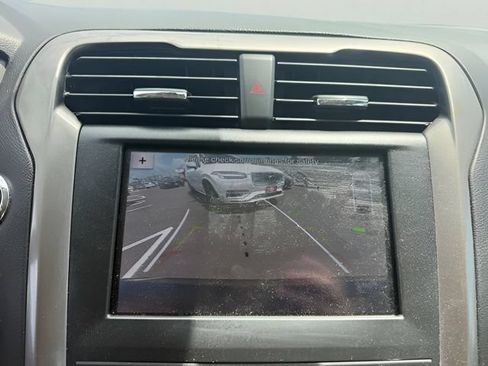 Used 2019 Ford Fusion SE FWD image 15