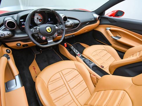 Certified 2021 Ferrari F8 Tributo image 11