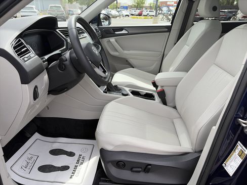 Used 2023 Volkswagen Tiguan SE w/ Panoramic Sunroof Package AWD/4WD image 14