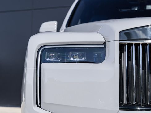 New 2026 Rolls-Royce Cullinan Black Badge image 14
