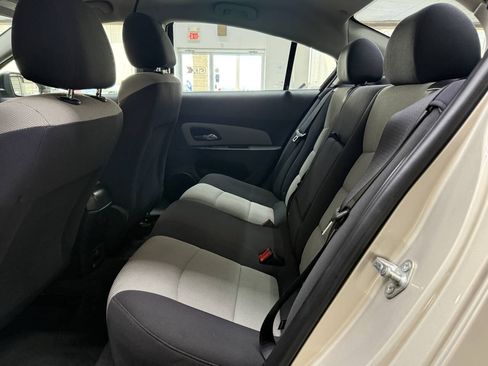 Used 2014 Chevrolet Cruze LS FWD image 13