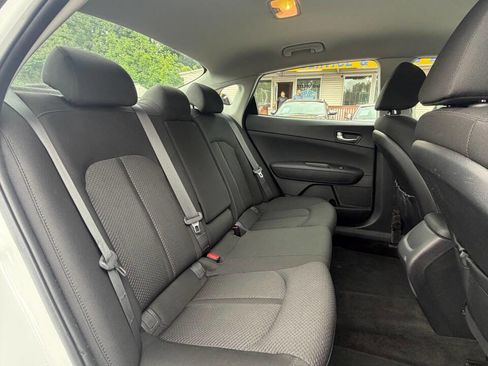 Used 2018 Kia Optima LX w/ 17" Alloy Wheels Package FWD image 16