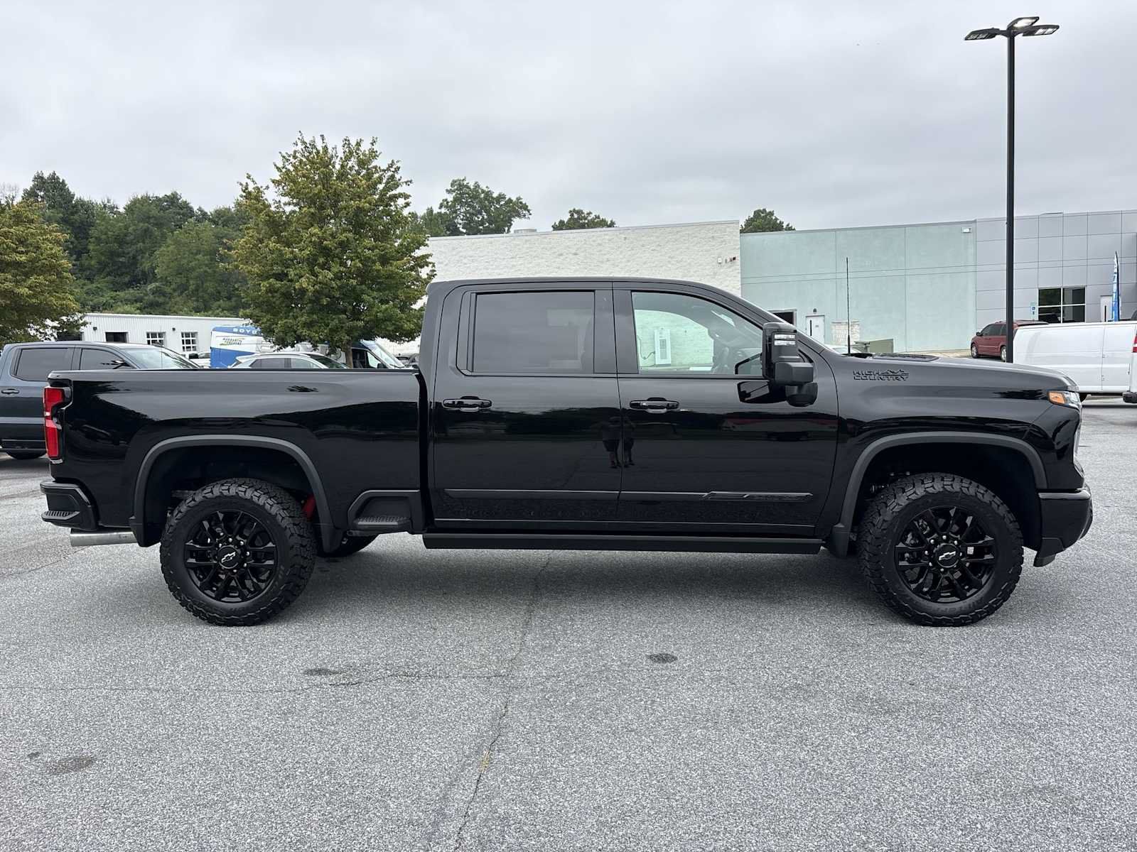 New 2026 Chevrolet Silverado 2500 High Country w/ Midnight Edition AWD/4WD image 5