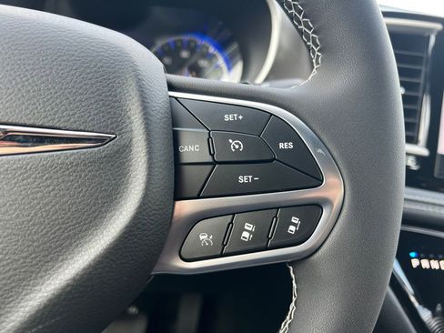 New 2026 Chrysler Pacifica Select image 12