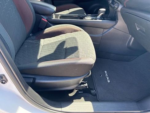 Used 2023 Nissan Kicks SR image 11