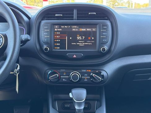 Used 2025 Kia Soul LX image 21