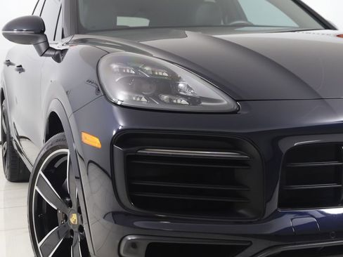 Used 2022 Porsche Cayenne Platinum Edition w/ Premium Package Plus AWD/4WD image 19