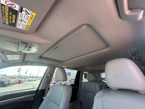 Used 2017 Toyota Highlander Limited AWD/4WD image 30