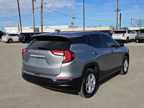 Used 2024 GMC Terrain SLE image 5