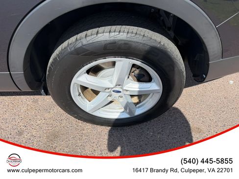 Used 2017 Ford Explorer XLT w/ Equipment Group 202A AWD/4WD image 31