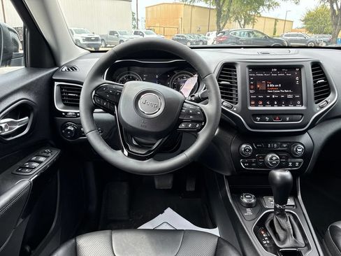 Used 2023 Jeep Cherokee Altitude Lux w/ Mopar Interior Package AWD/4WD image 17