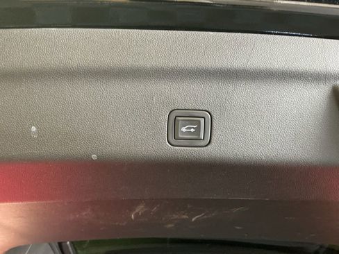 Used 2023 Cadillac Escalade Premium Luxury Platinum w/ LPO, Radiant Package image 9