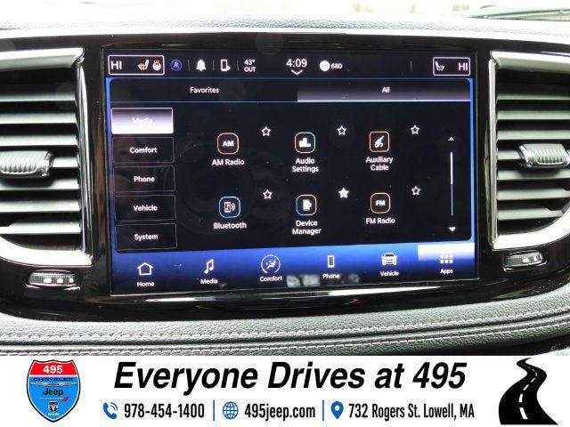Used 2023 Chrysler Pacifica Touring-L FWD image 25