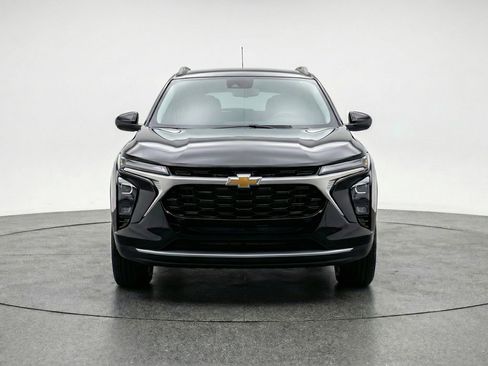 Used 2025 Chevrolet Trax LT w/ LT Convenience Package FWD image 2