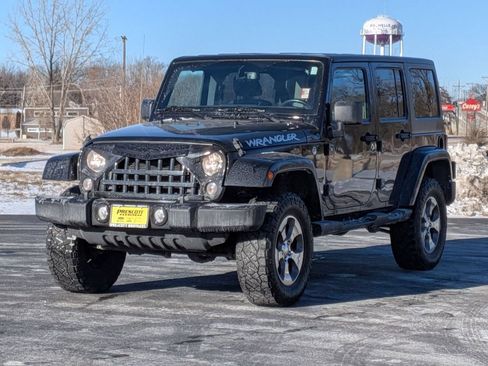 Used 2018 Jeep Wrangler Unlimited Sahara AWD/4WD image 3