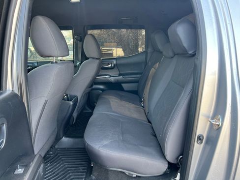 Used 2019 Toyota Tacoma TRD Off-Road AWD/4WD image 27