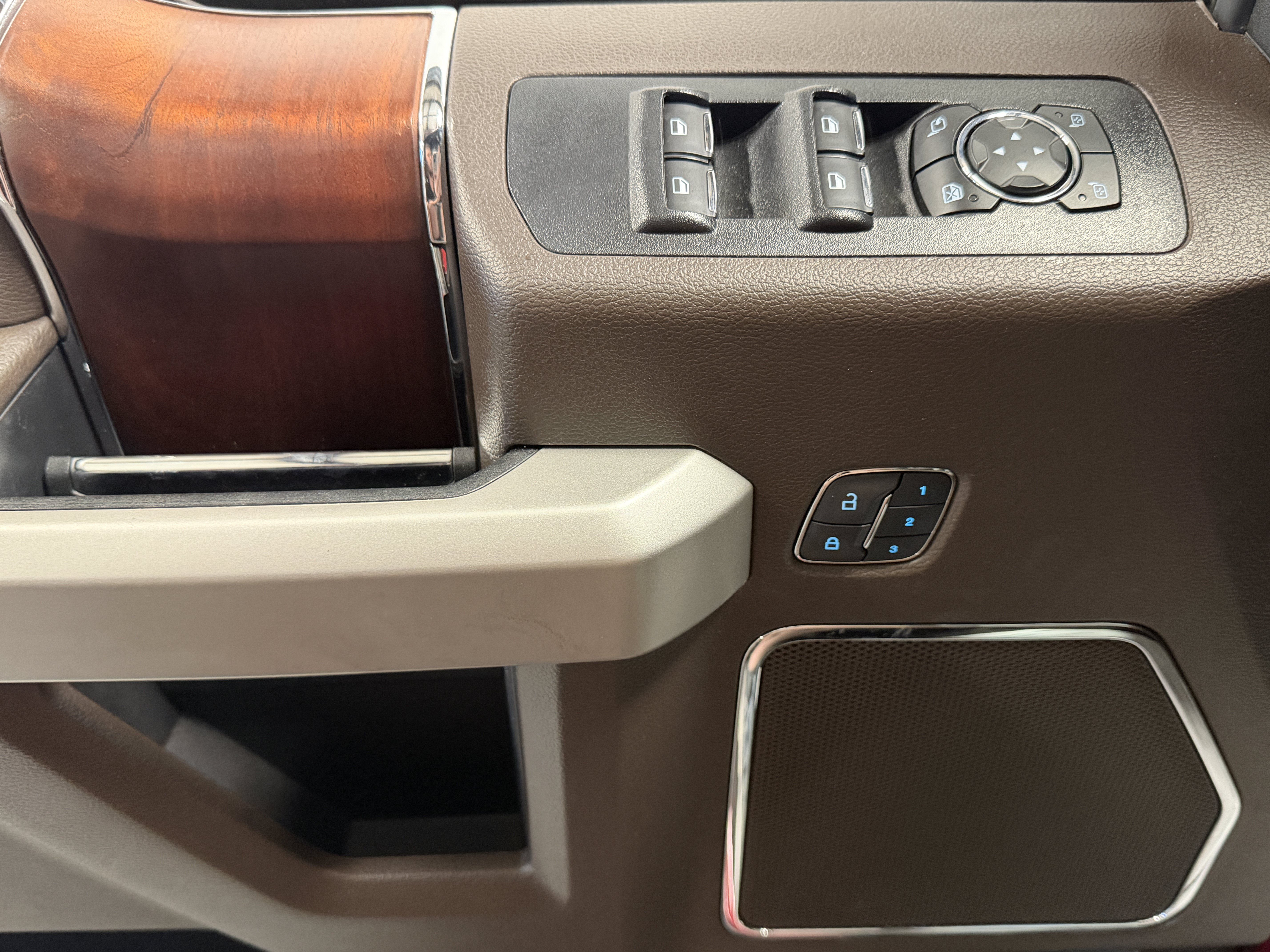 Used 2018 Ford F150 King Ranch w/ Equipment Group 601A Luxury AWD/4WD image 21