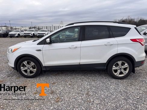 Used 2015 Ford Escape SE w/ Equipment Group 201A image 2