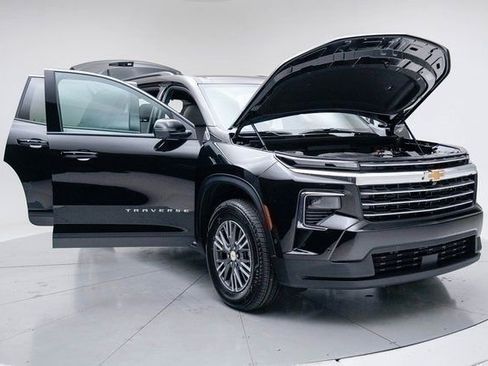 New 2026 Chevrolet Traverse LT w/ Enhanced Driving Package image 16