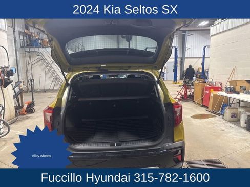 Used 2024 Kia Seltos SX image 9