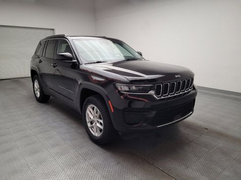 Used 2023 Jeep Grand Cherokee Laredo w/ Luxury Tech Group I RWD image 13