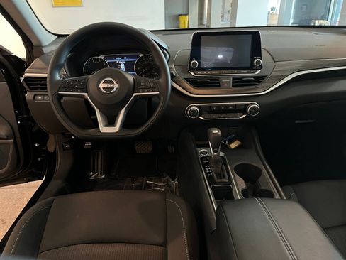 Used 2025 Nissan Altima 2.5 SV image 33