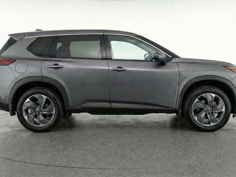 Used 2025 Nissan Rogue SV image 11
