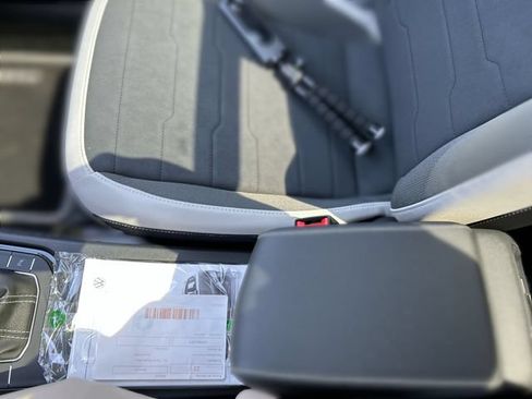 New 2026 Volkswagen Taos SE FWD image 21