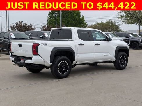 Used 2024 Toyota Tacoma TRD Off-Road w/ TRD Off Road Upgrade Package AWD/4WD image 5